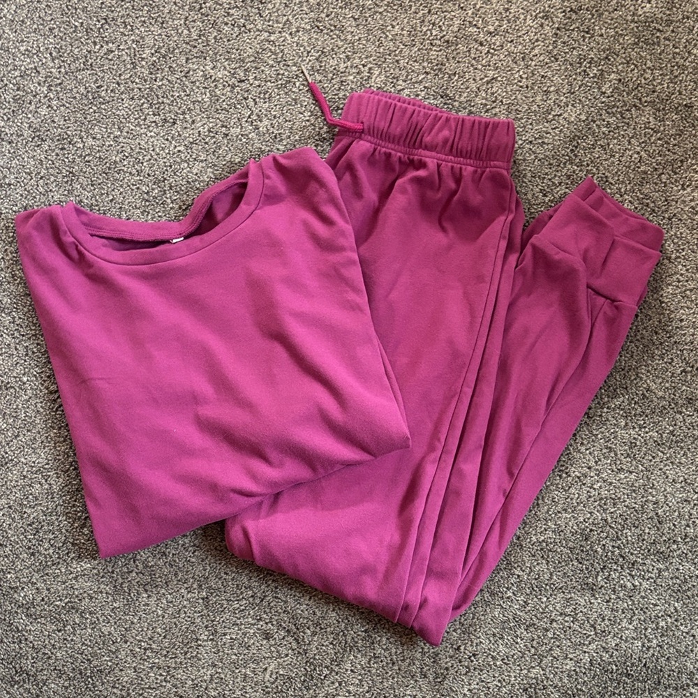 Berry Lounge Set - image 1